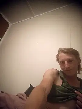 Snapshot of BlateRepulse chatting on 10-25-25, 06:35 BlateRepulse online show from 10-25-25, 06:35