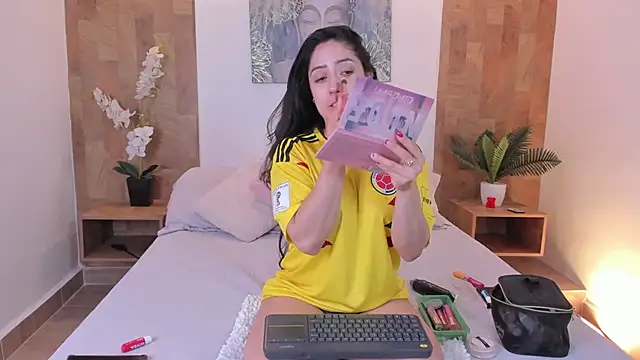 isabella winkler online show from 06-17-26, 10:50