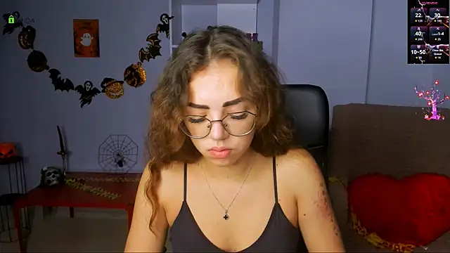 kiki swan online show from 10-29-25, 07:43