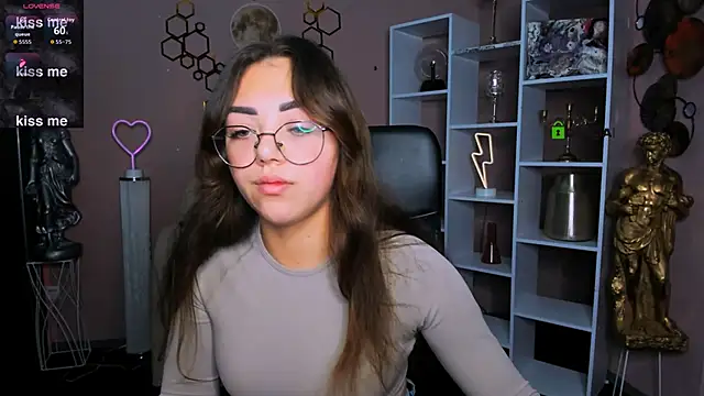 kiki swan online show from 11-21-25, 09:30