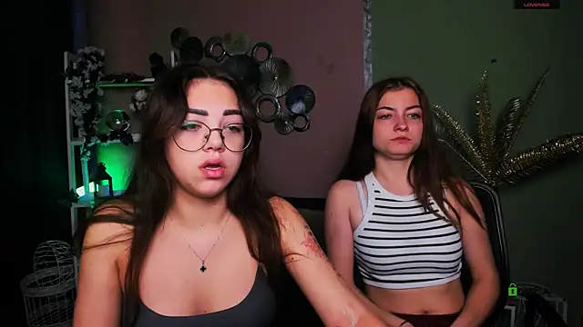 kiki swan online show from 11-26-25, 06:47