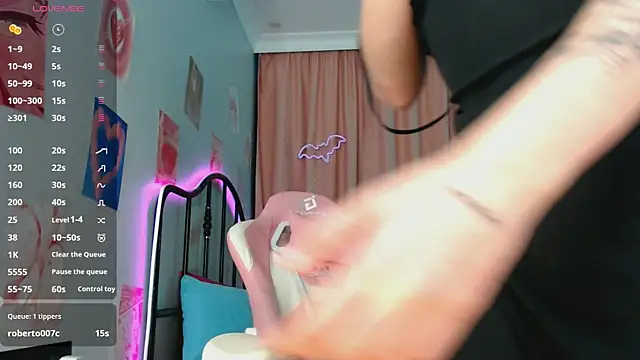 Snapshot of Cassie_Scott chatting on 10-13-25, 08:53 Cassie Scott online show from 10-13-25, 08:53