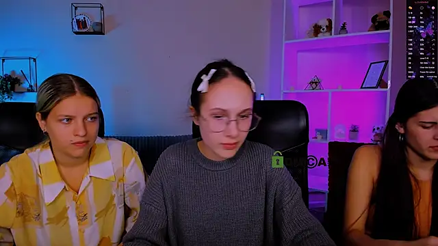 mona cloud online show from 11-18-25, 08:46