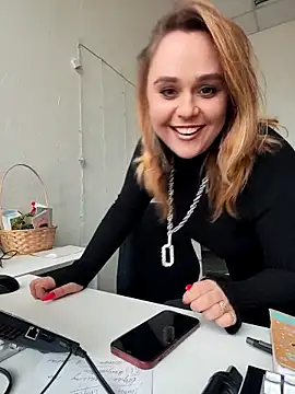 Juicy PeachLux online show from 03-17-25, 12:04