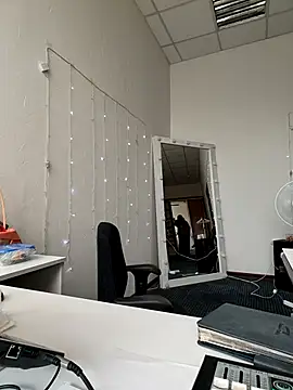 Juicy PeachLux online show from 09-10-25, 05:40