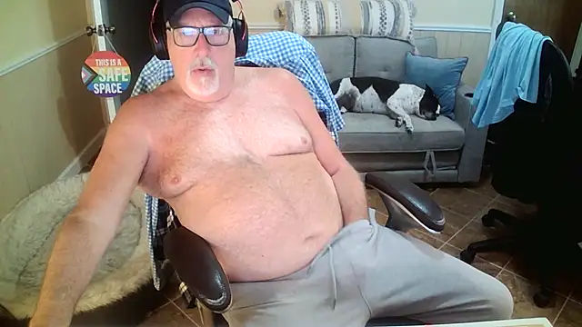 Snapshot of superbearboss chatting on 06-02-26, 03:47 superbearboss online show from 06-02-26, 03:47