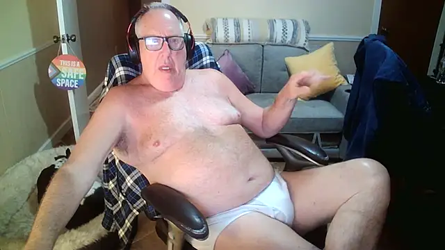 Snapshot of superbearboss chatting on 06-11-26, 03:04 superbearboss online show from 06-11-26, 03:04