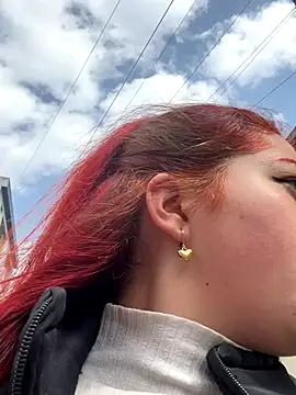 Karina Leon online show from 12-19-25, 06:48