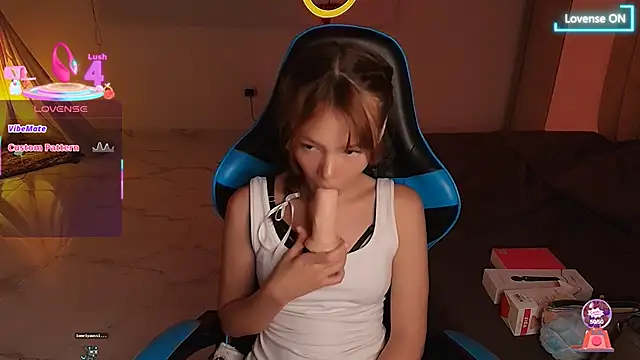 Snapshot of Vanilla_g1rl chatting on 03-08-25, 02:23 Vanilla g1rl online show from 03-08-25, 02:23