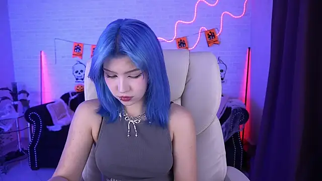 SelenaIris online show from 10-31-25, 09:05