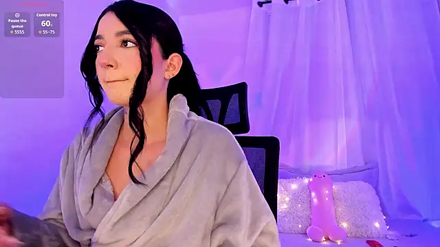 Snapshot of Hi_Soyfer chatting on 09-25-25, 09:07 Hi Soyfer online show from 09-25-25, 09:07