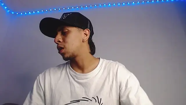 Monkey uchiha777 online show from 01-16-26, 12:36