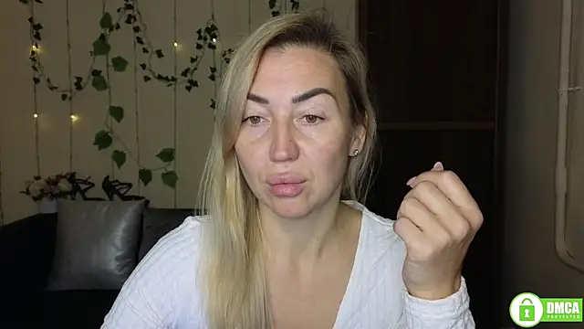 Kiss julli88I online show from 11-14-25, 06:23