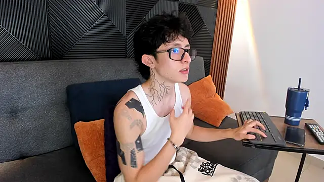 troy rouge online show from 03-13-25, 01:10