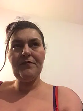 Curvy-Essex-Milf online show from 03-21-25, 12:51