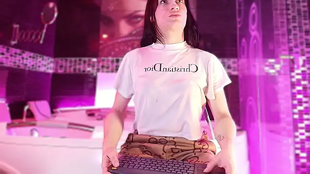 Small Hot19 online show from 01-09-26, 09:23