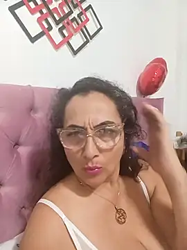 AlessandraLeroy online show from 04-18-26, 02:26