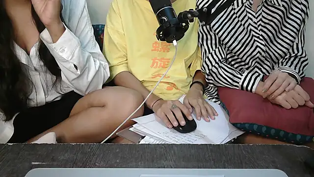 Snapshot of NaughtyThrouple007 chatting on 09-12-25, 06:08 NaughtyThrouple007 online show from 09-12-25, 06:08