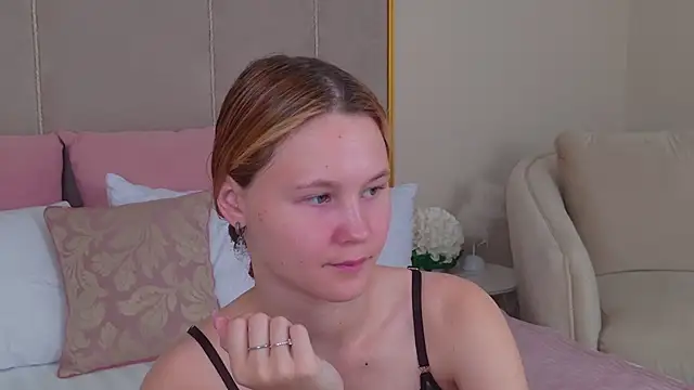 AmeliRoyse online show from 06-17-26, 05:25