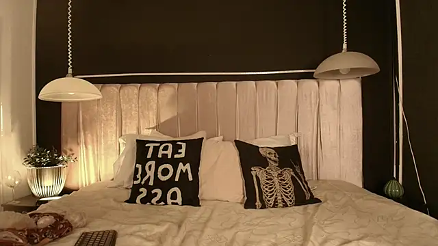 Zhally Dee online show from 11-10-25, 07:46