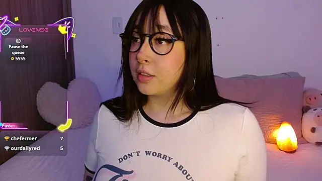Snapshot of Oliviargf chatting on 09-11-25, 12:22 Oliviargf online show from 09-11-25, 12:22
