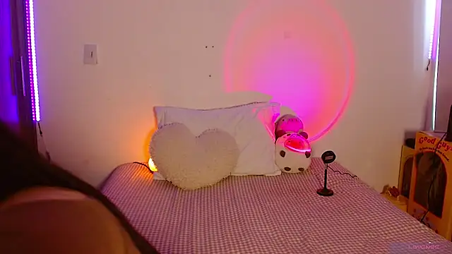 Oliviargf online show from 04-21-26, 12:22