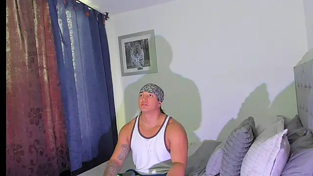 boys blackandwhite online show from 11-30-25, 09:41