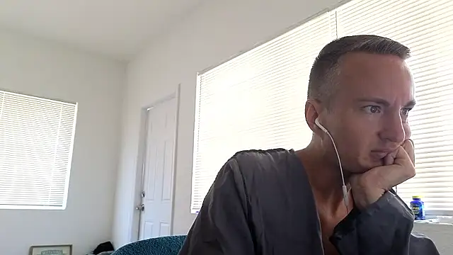 Snapshot of TheDaddy005 chatting on 05-15-26, 04:47 TheDaddy005 online show from 05-15-26, 04:47