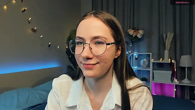 Snapshot of Kira_mindnes chatting on 03-09-25, 08:42 Kira mindnes online show from 03-09-25, 08:42
