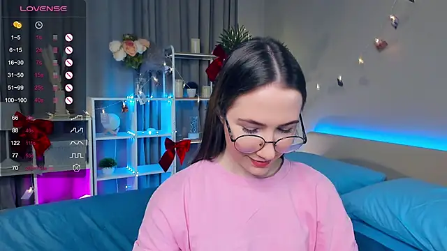 Snapshot of Kira_mindnes chatting on 03-20-25, 07:57 Kira mindnes online show from 03-20-25, 07:57