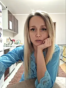 Snapshot of b_l_o_n_d_i_n_k_a chatting on 03-18-25, 04:59 b l o n d i n k a online show from 03-18-25, 04:59