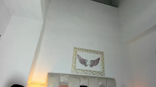 Lola Blondie online show from 11-19-25, 12:05