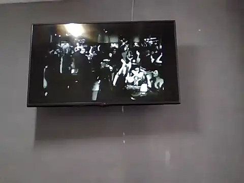 DaphneRosses online show from 10-21-25, 02:40