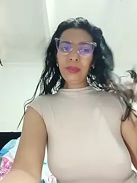 DaphneRosses online show from 06-18-26, 01:48