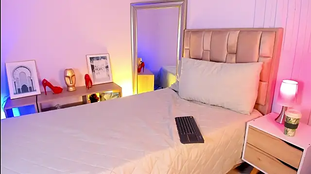 naia xo online show from 11-06-25, 08:54