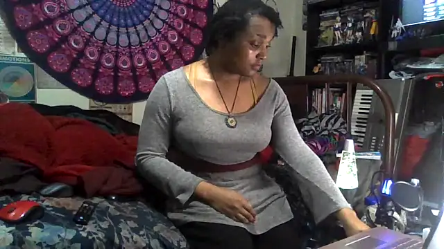 GardeniaFields online show from 11-18-25, 05:12