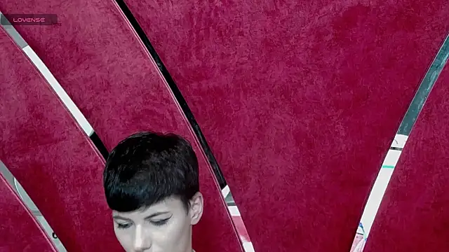 Roxxy Rouge online show from 10-25-25, 04:35