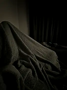 Snapshot of Smokeym123 chatting on 10-17-25, 04:48 Smokeym123 online show from 10-17-25, 04:48