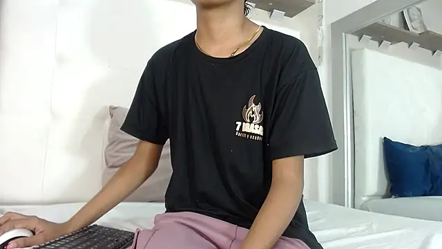 willow smitt online show from 10-30-25, 01:01