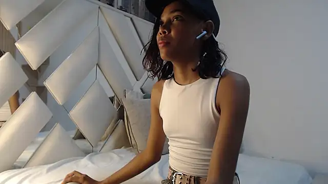 Snapshot of willow_smitt chatting on 04-26-26, 01:53 willow smitt online show from 04-26-26, 01:53