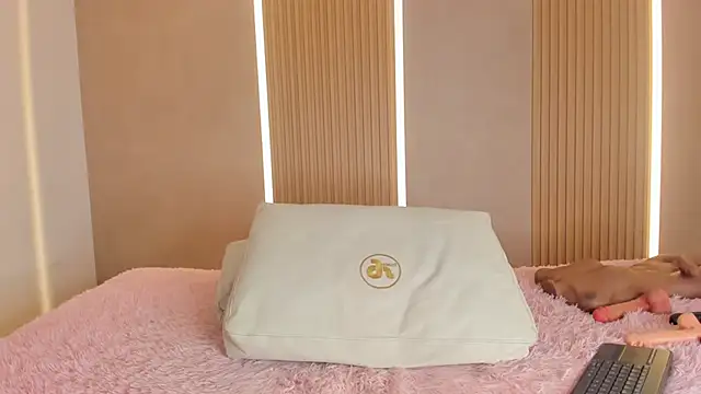 stephany summer online show from 02-28-26, 07:37