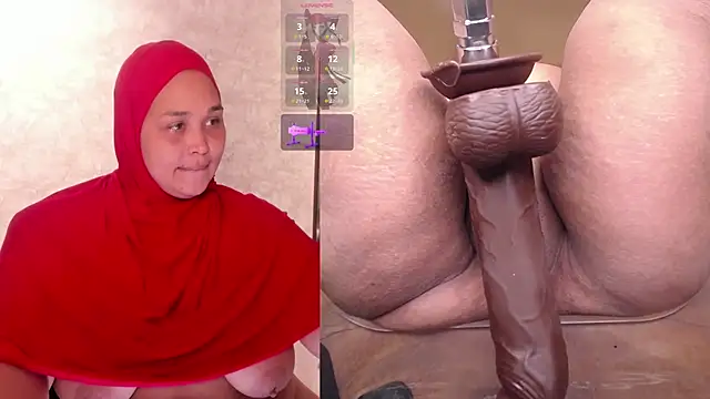 Snapshot of BBWHijab chatting on 05-07-26, 11:43 BBWHijab online show from 05-07-26, 11:43