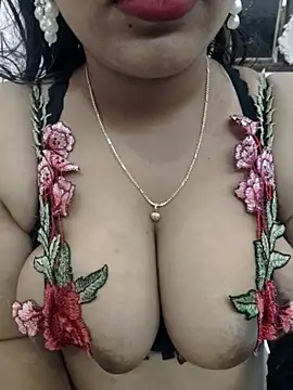 Snapshot of priya_00143 chatting on 07-03-26, 04:35 priya 00143 online show from 07-03-26, 04:35
