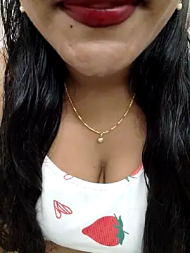 Snapshot of priya_00143 chatting on 08-05-26, 05:27 priya 00143 online show from 08-05-26, 05:27