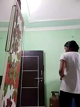 Hotty-Nidhi online show from 03-15-25, 08:26