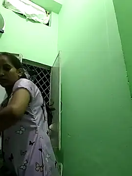 Hotty-Nidhi online show from 10-19-25, 04:51