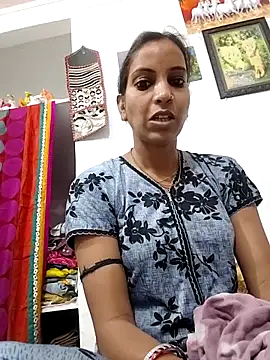 Hotty-Nidhi online show from 04-15-26, 03:24