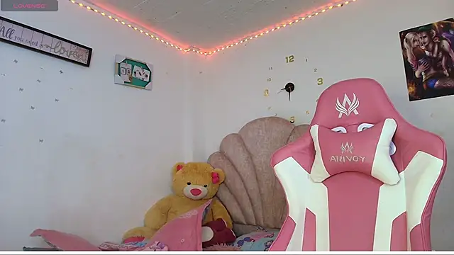 charlotte walker1 online show from 04-22-26, 10:22