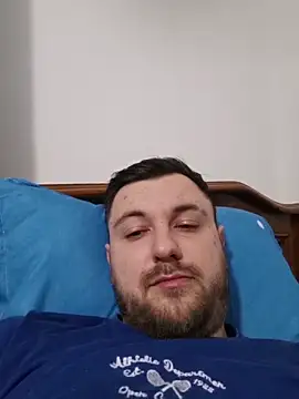 Snapshot of hugedickedd chatting on 02-15-26, 04:31 hugedickedd online show from 02-15-26, 04:31