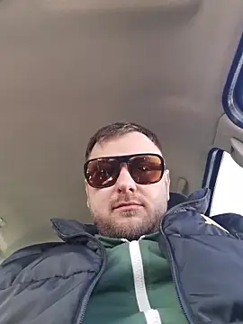 Snapshot of hugedickedd chatting on 03-20-26, 08:30 hugedickedd online show from 03-20-26, 08:30